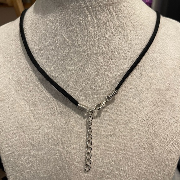 Shell Pendant Necklace - Picture 3 of 3